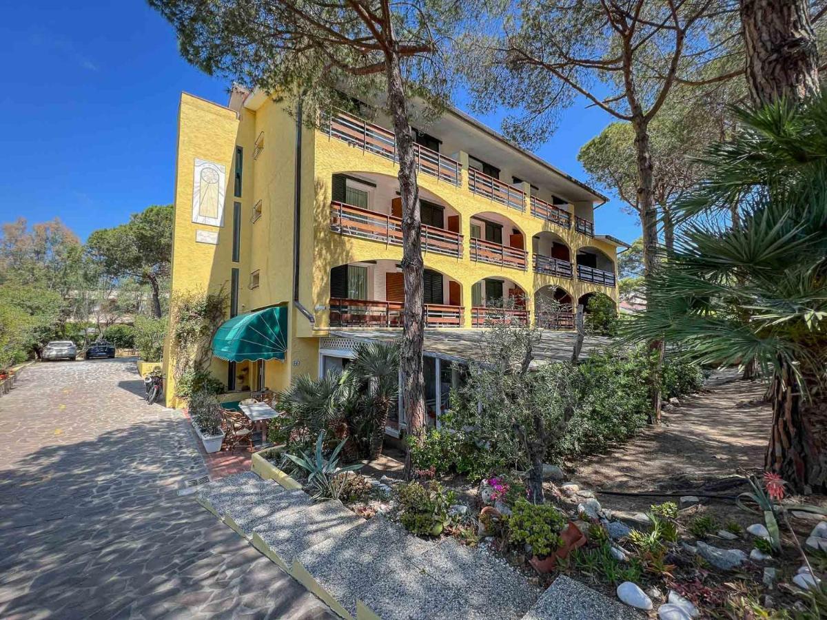 Hotel Meridiana مارينا دي كامبو المظهر الخارجي الصورة