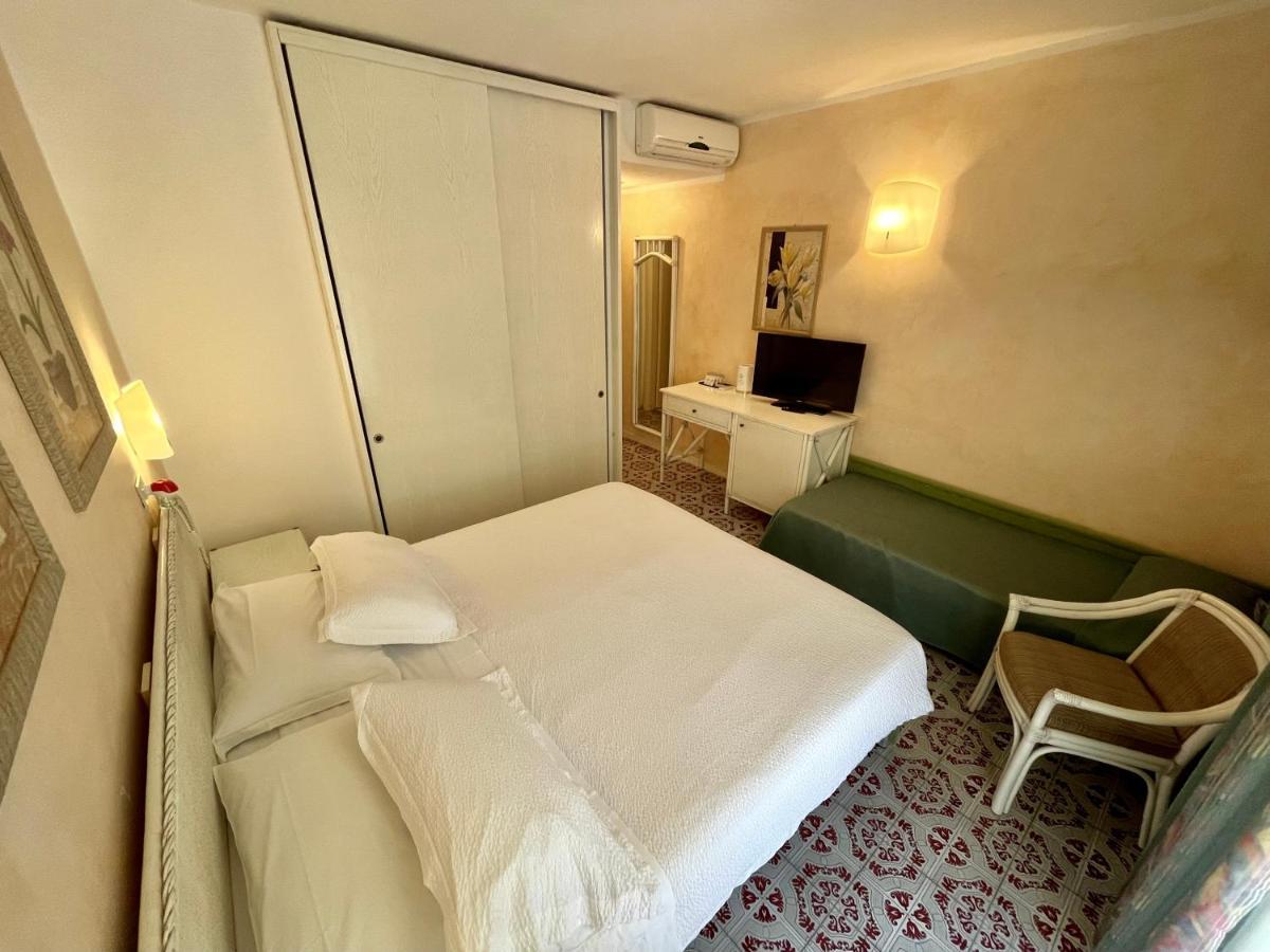 Hotel Meridiana مارينا دي كامبو المظهر الخارجي الصورة