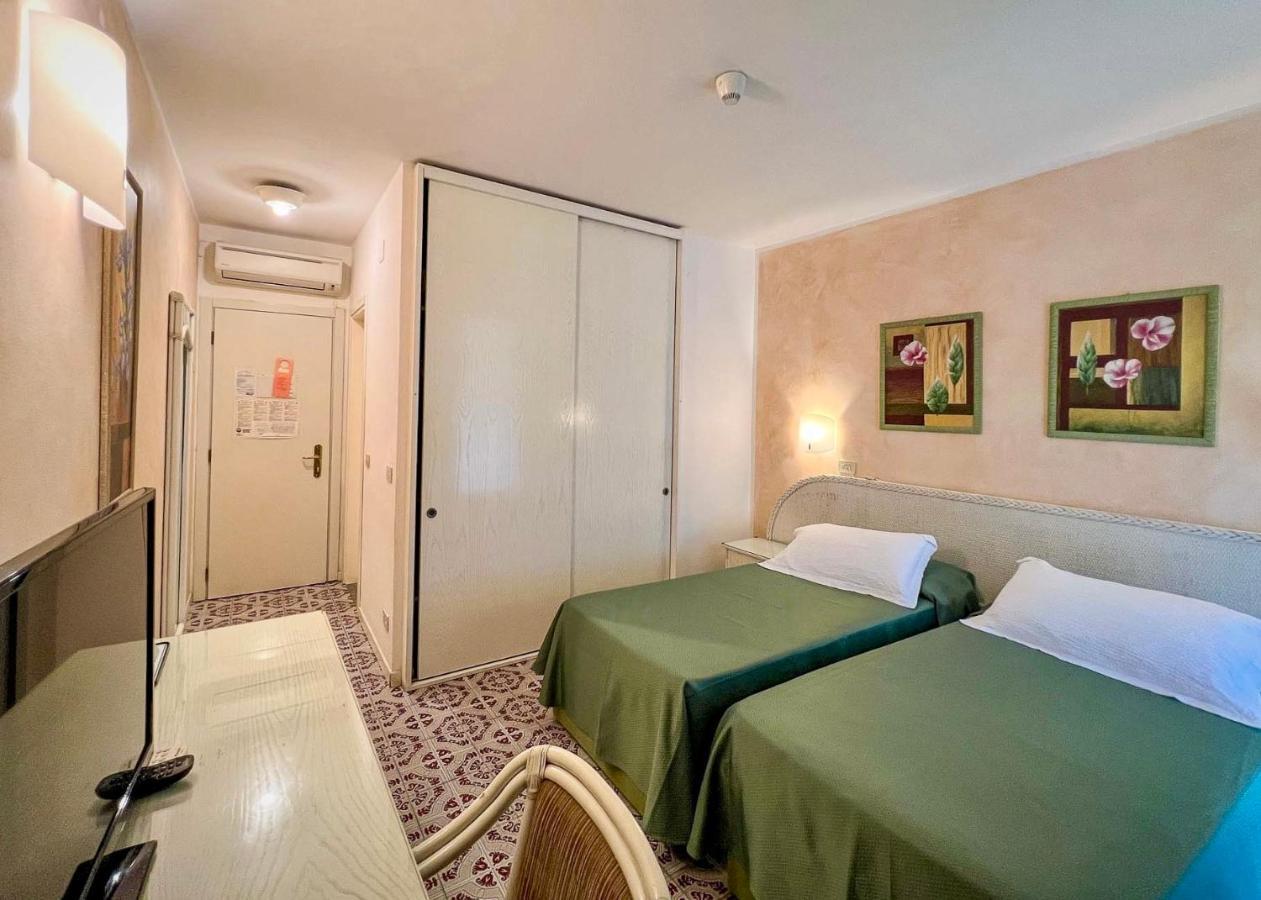 Hotel Meridiana مارينا دي كامبو المظهر الخارجي الصورة