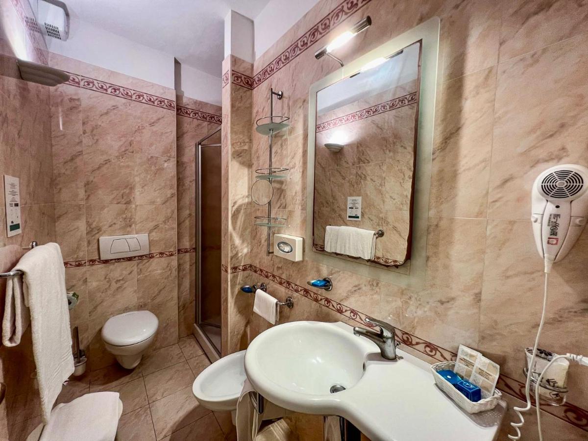 Hotel Meridiana مارينا دي كامبو المظهر الخارجي الصورة