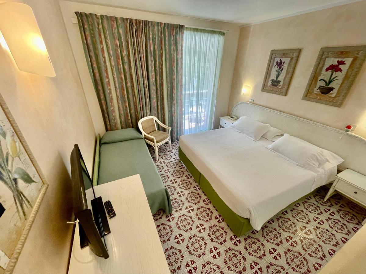Hotel Meridiana مارينا دي كامبو الغرفة الصورة