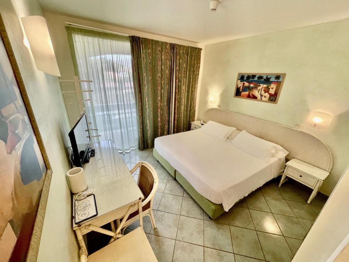 Hotel Meridiana مارينا دي كامبو الغرفة الصورة