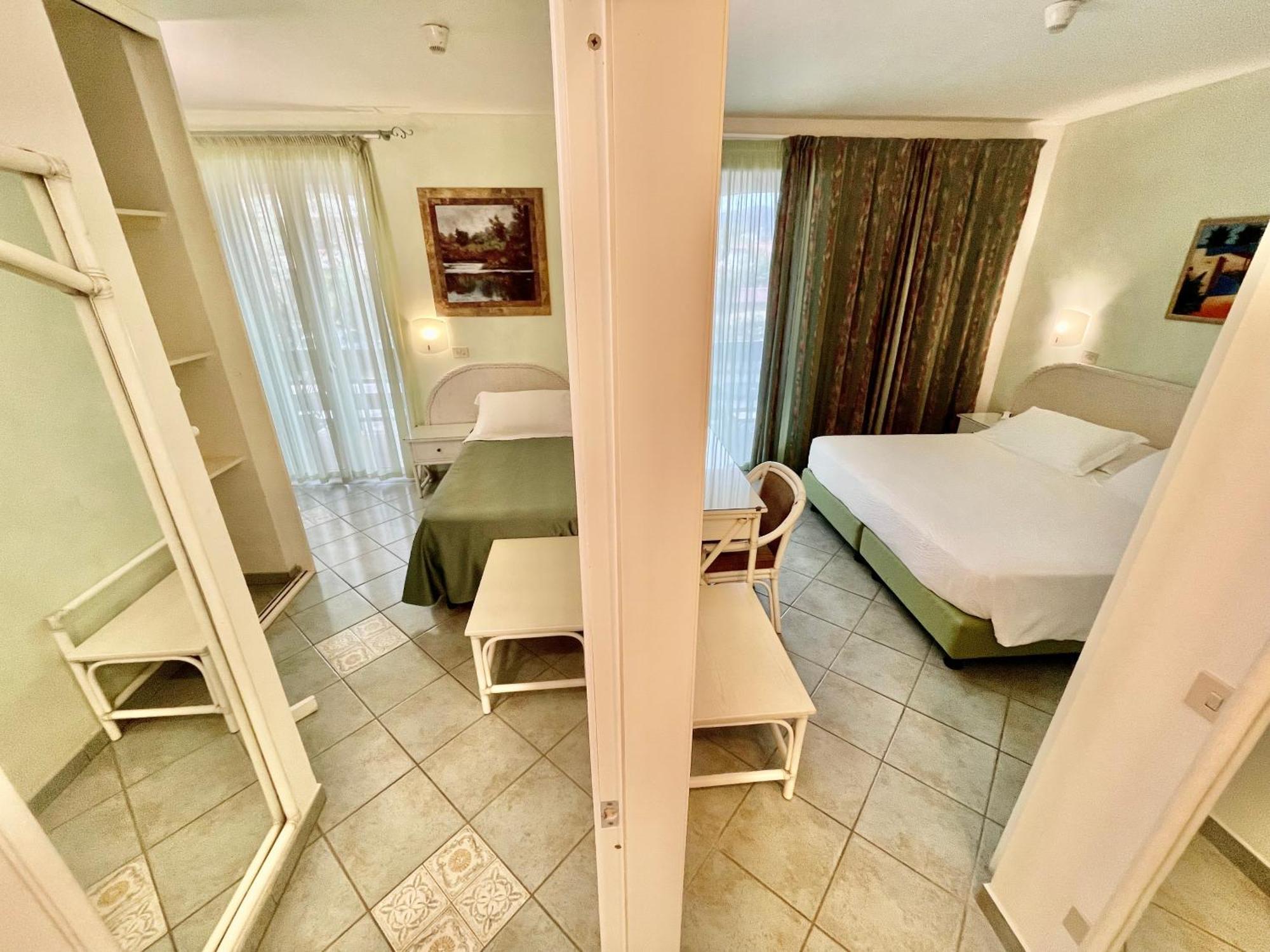 Hotel Meridiana مارينا دي كامبو الغرفة الصورة
