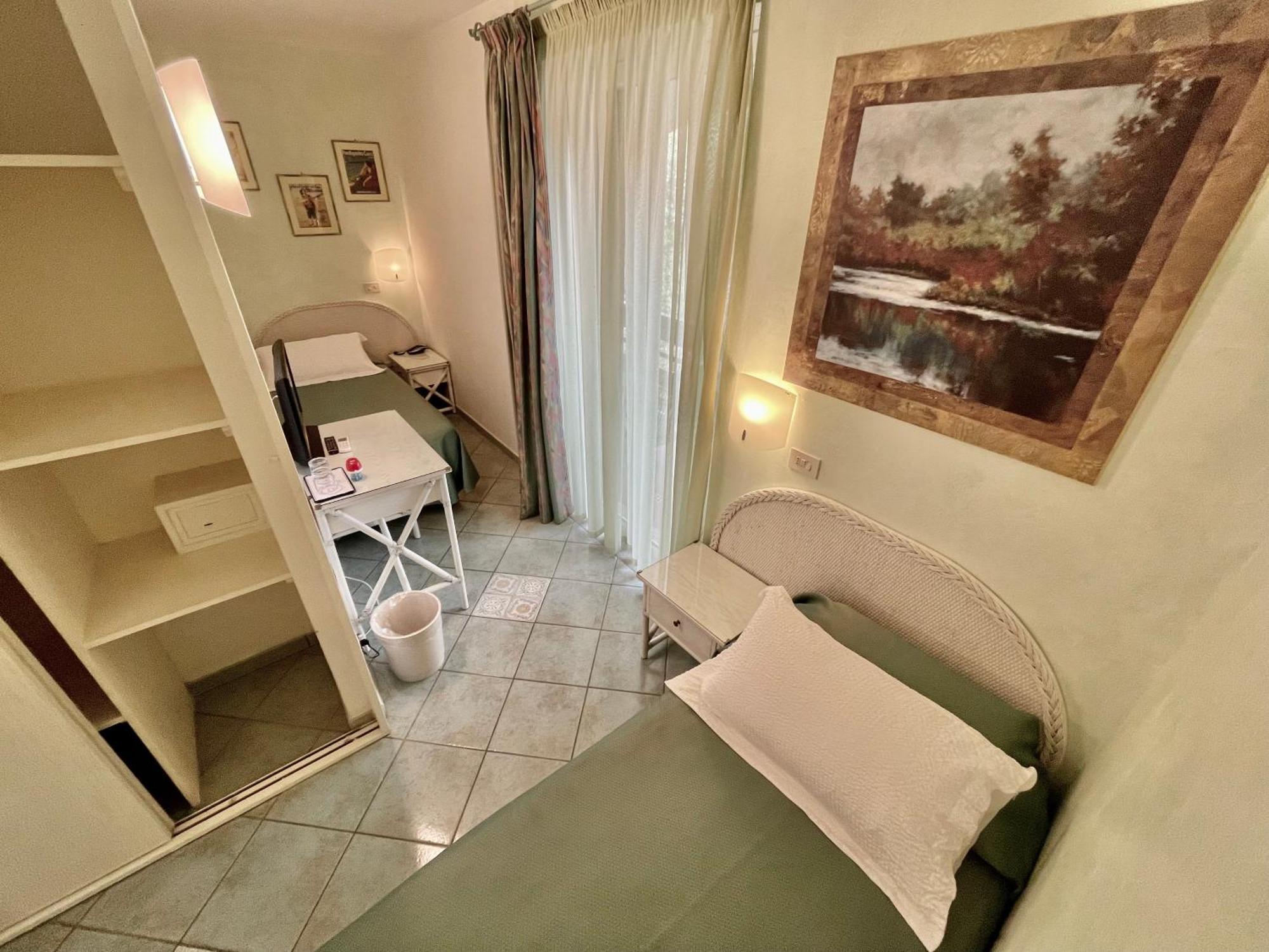 Hotel Meridiana مارينا دي كامبو الغرفة الصورة