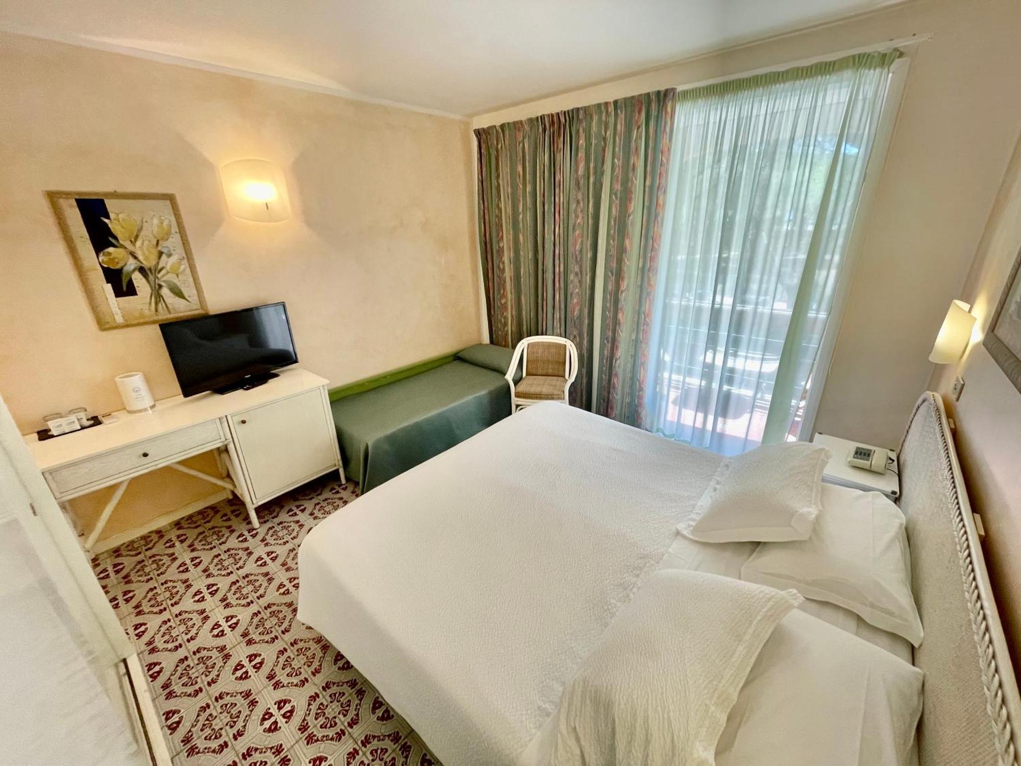 Hotel Meridiana مارينا دي كامبو الغرفة الصورة